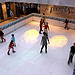 Animez votre centre commercial par l'installation d'une patinoire à l'intérieur.